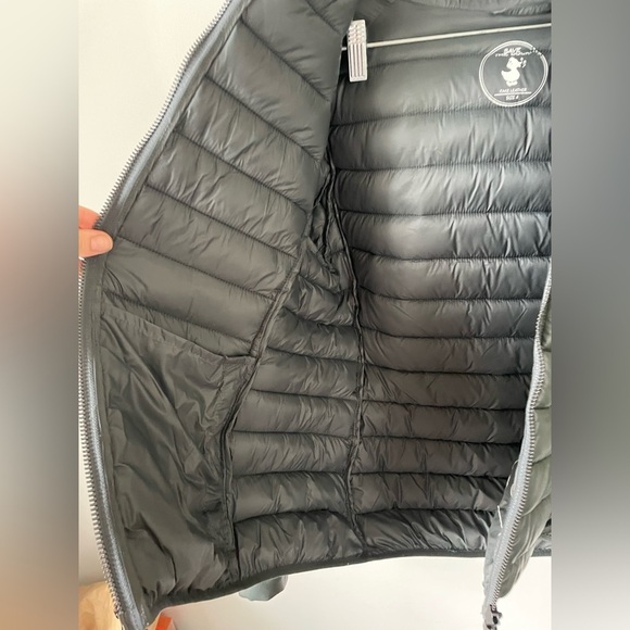 Save The Duck, size 4 women’s, black hooded zip up synthetic leather puffer EUC - Picture 9 of 10